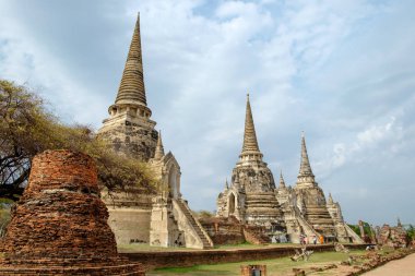 Tapınak antik beyaz gri pagoda ibadet wat phra sri sanphet içinde ayutthaya, Tayland ünlü yer