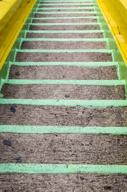 Tapınakta aşağı merdiven yeşil