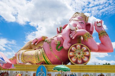 Tanri ganesh büyük heykel pembe uyku wat saman Tapınağı, chachoengsao, thailand
