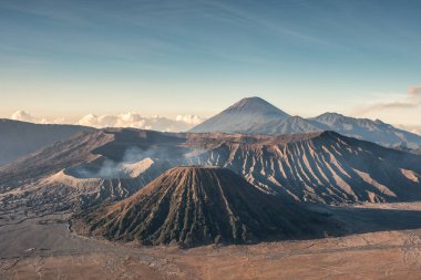 Yanardağ yanardağı aktif, Kawah Bromo, Gunung Batok sabah. Bromo Tengger Semeru Ulusal Parkı, Doğu Java, Endonezya