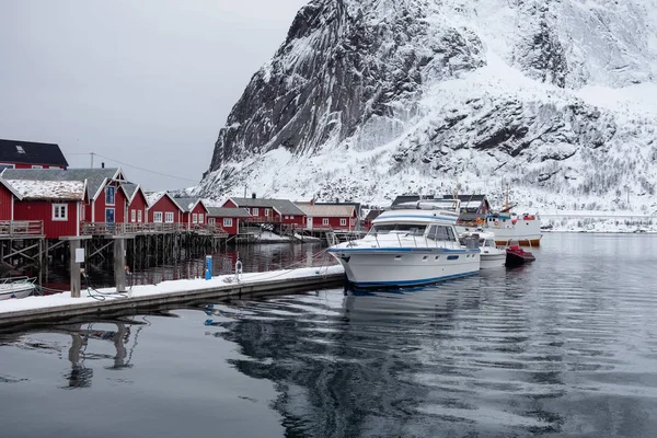 Bateau Ancré Sur Jetée Avec Village Pêcheurs Dans Les Îles — Photo