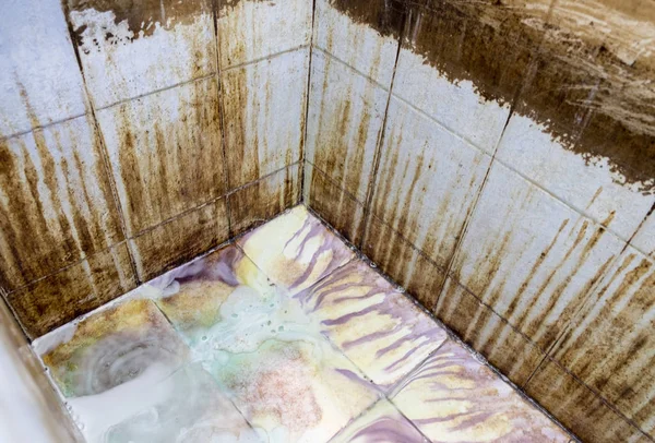 Очищення Хімічної Рідини Від Вапняку Бруду Ванній — стокове фото