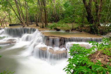 Güzel Huay Mae Khamin şelale Srinakarin Milli Parkı, Kanchanaburi, Tayland, Thailand, tropikal yağmur ormanlarında