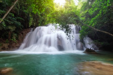Güzel Huay Mae Khamin şelale Srinakarin Milli Parkı, Kanchanaburi, Tayland, Thailand, tropikal yağmur ormanlarında