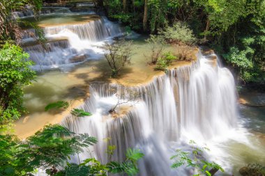 Huay Mae Khamin şelale Srinakarin Milli Parkı, Kanchanaburi, Tayland, Thailand, yağışlı sezon dördüncü katta bakış