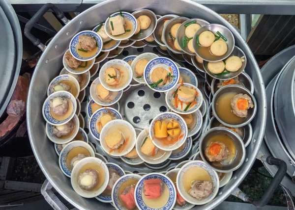 Dim-sum hagyományos kínai élelmiszer párolt a pot — Stock Fotó