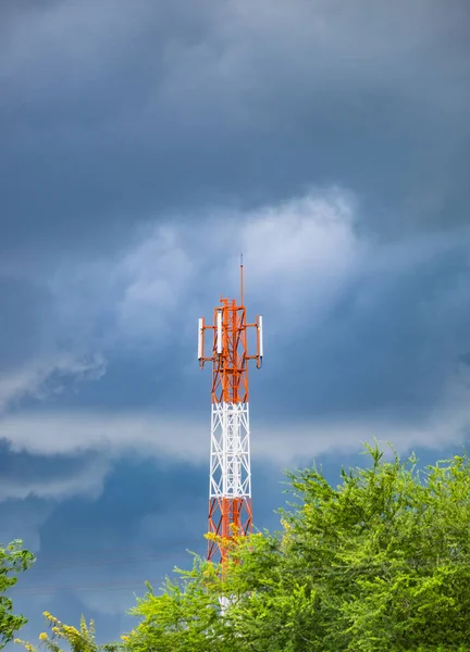 Antenn stor röd vit färg och storm — Stockfoto