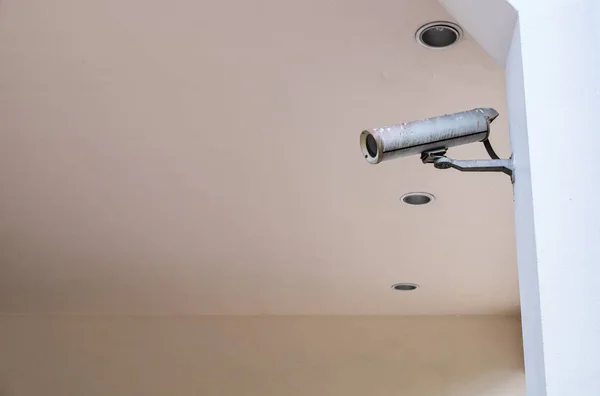 Telecamera di sicurezza, telecamera di sorveglianza cctv sul palo — Foto Stock