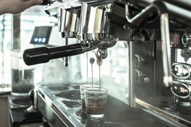 Büyük kahve makinesi iki kafa zarif