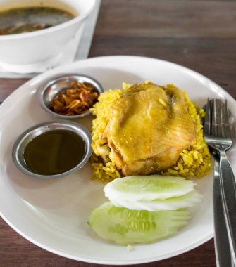 Tatlı ve ekşi soslu tavuk biryani pirinç curried