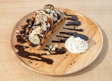 Nutella Puff Parfait muz çikolata tepsi ile