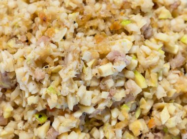 Bambu sürgünleri ile domuz eti puf dilimlenmiş