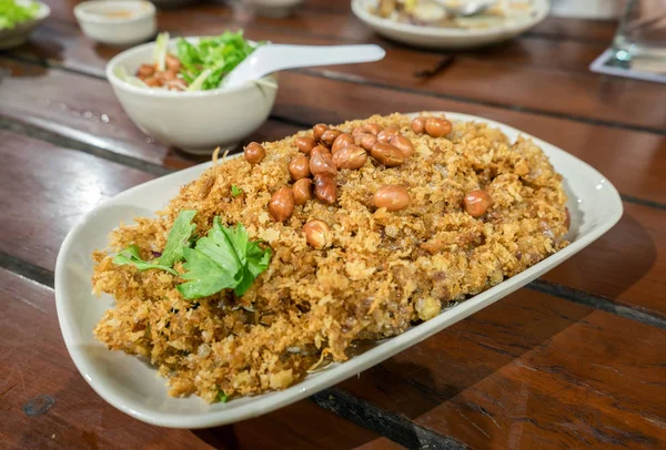 Crispy catfish salad with green mango sauce spicy — Stock Photo, Image