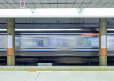Hareket Bulanıklığı yüksek hızlı tren metro tarafına