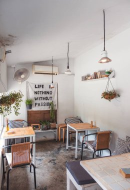 Üretim tesisi ile beyaz Cafe Dekorasyon iç retro tasarımı