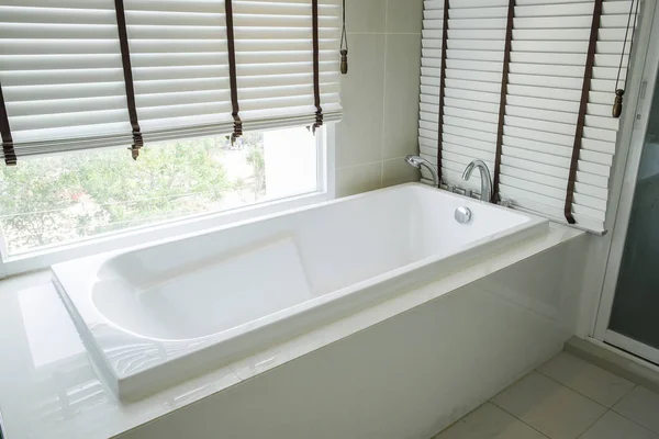 Bathtub white ceramic interior luxury — Stock Photo, Image