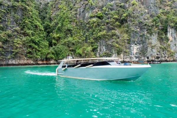 Tour Speedboat Reisen in der Lagune von Pileh — Stockfoto