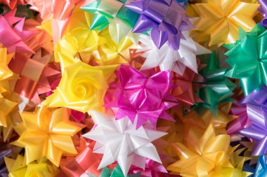 Kağıt ve plastik para renkli desen festival tradit için şal