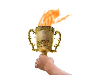 Ba üzerinde parlayan alev ile Altın Kupa bardak tutan el Kaldır