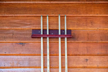 Ahşap işaret veya sopa ahşap duvar topluluğu