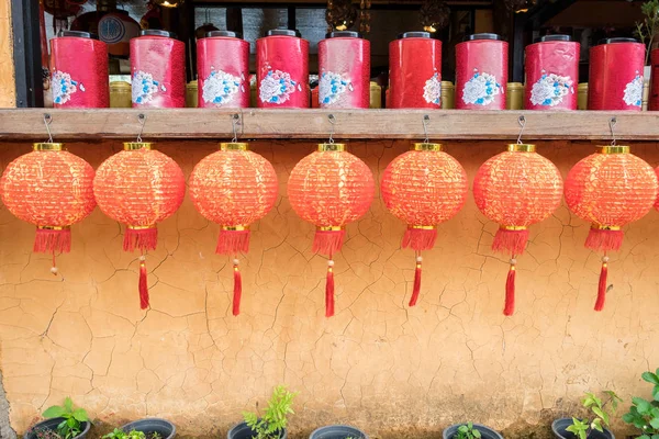 Rote chinesische Laternen hängende Dekoration — Stockfoto