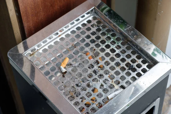 Cigarette butt in ashtray — Stock Photo, Image