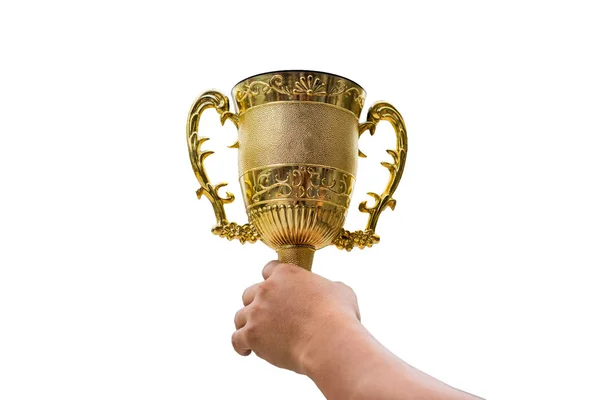 Hand holding gouden trofee cup opstaan op achtergrond — Stockfoto