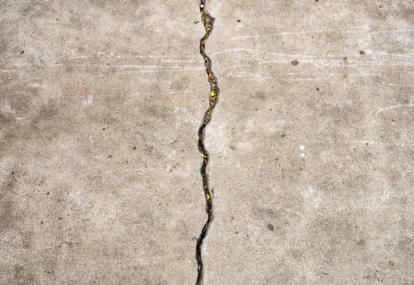 Grieta en el suelo de hormigón — Foto de Stock