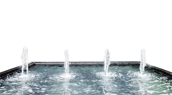 Spray di erogazione dell'acqua della fontana nel bacino di lusso — Foto Stock