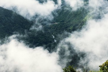 Valley sisli ile zorlu eğri yol