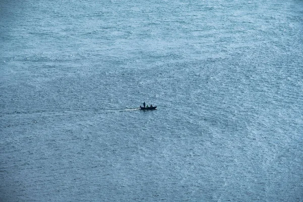 Small long tail boat cruising on sea — Stock Photo, Image