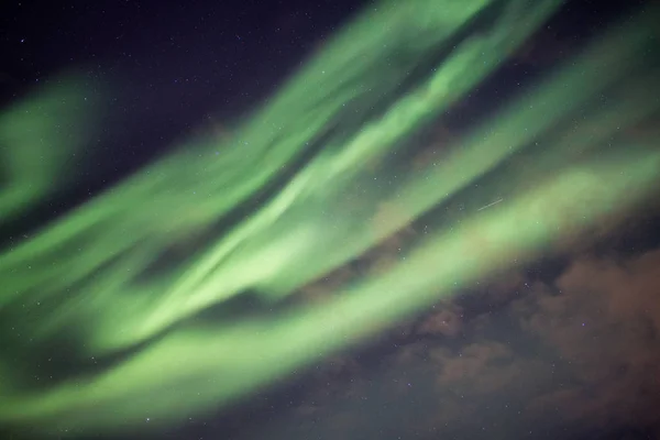 Bella aurora boreale verde, esplosione Aurora boreale con — Foto Stock