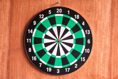 Bullseye hedef tahtası üzerinde Dart oku