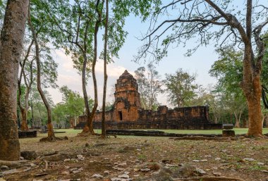 Muang Prasat şarkı antik Khmer tapınakta historica kalıntısı bulunmaktadır