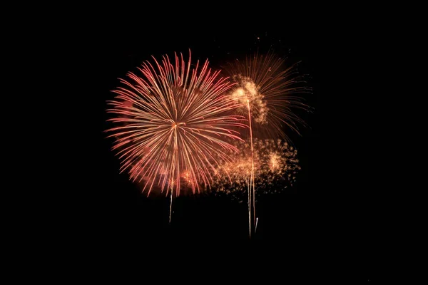 Explosion de feux d'artifice colorés dans le festival annuel — Photo