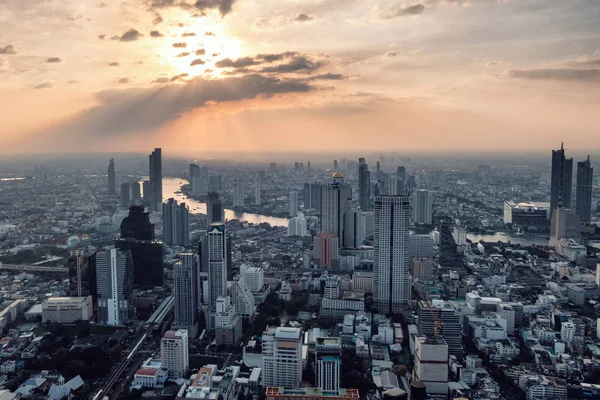 Above view of Sunset on Crowded building with Chao Phraya river — Stock Photo, Image