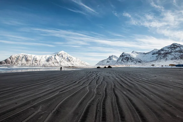 斯卡格海岸线上雪山的毛皮海滩风景 — 图库照片