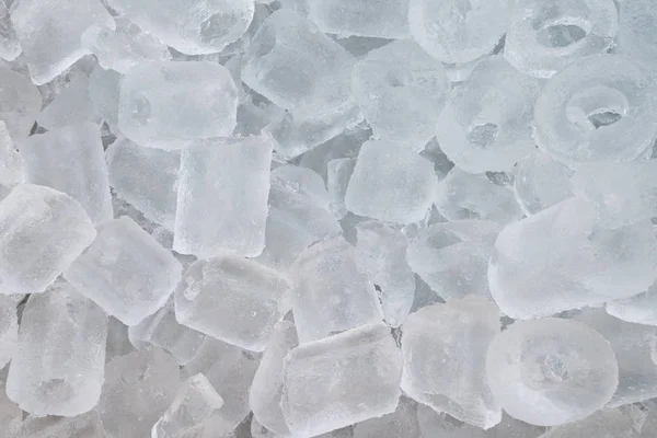 Montón de cubitos de hielo en cubo — Foto de Stock