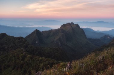 Gün doğumu morni de yaban hayatı kutsal dağ sırası nın manzara