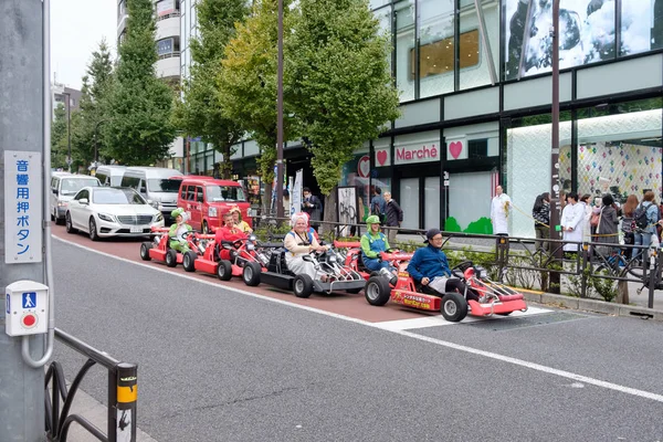 Tokyo, Japan-nov 08 2017: turister utlänning med Cartoon COS — Stockfoto