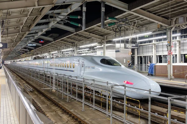 Tokyo, Japonya - Kas 10 2017 : Shinkansen bullet modern tren parkı