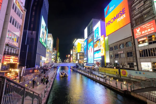 大阪、日本 - 2017年11月11日 : 観光客の旅行と船舶クルーズ — ストック写真