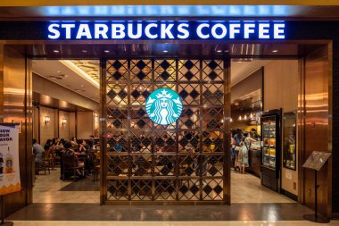 Venedik, Makao - 05 Mayıs 2018 : Odunlu Starbucks kahve dükkanı