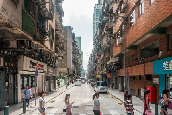 Hong Kong, China - 05 de mayo 2018: Turistas caminando por la — Foto de Stock