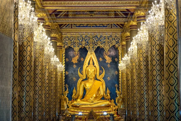 Phra Phuttha Chinnarat kilisede altın buda heykeli