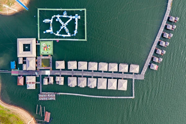 Baraj üzerinde yüzen su parkı ile ahşap sal tesisi