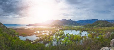 İşkodra Gölü Milli Parkı, Karadağ kıyıda Virpazar kasabaya gidiyor yol