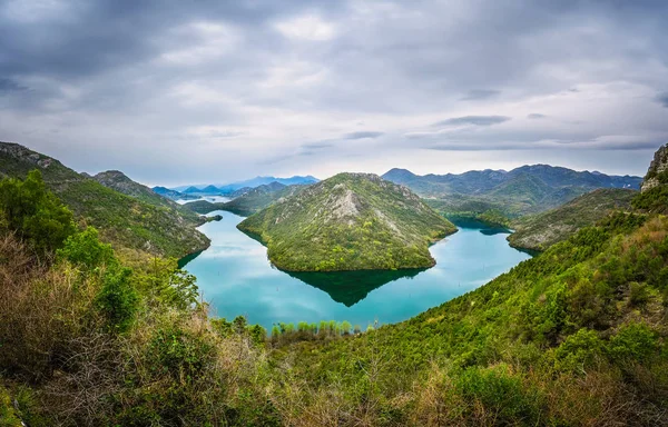 Colina Llamada Pirámide Verde Curva Del Río Rijeka Crnojevica Parque — Foto de Stock