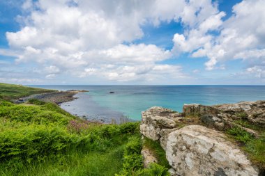 Görünüm çekici güzel kıyı ve sahil yakınında St. Ives, Cornwall, İngiltere, Birleşik Krallık