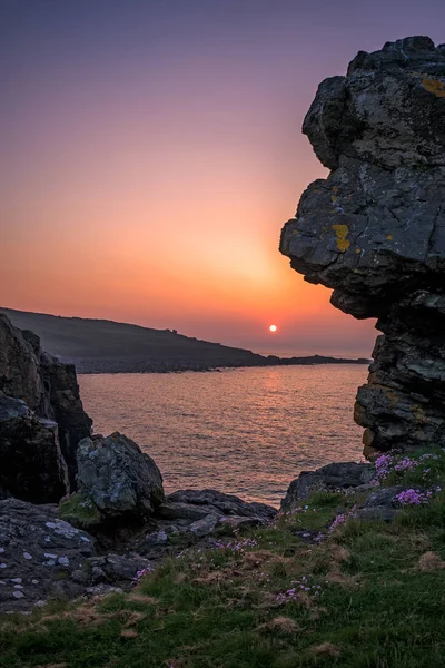 Puesta Sol Sobre Costa Cornualles Cerca Ives Cornwall Inglaterra —  Fotos de Stock